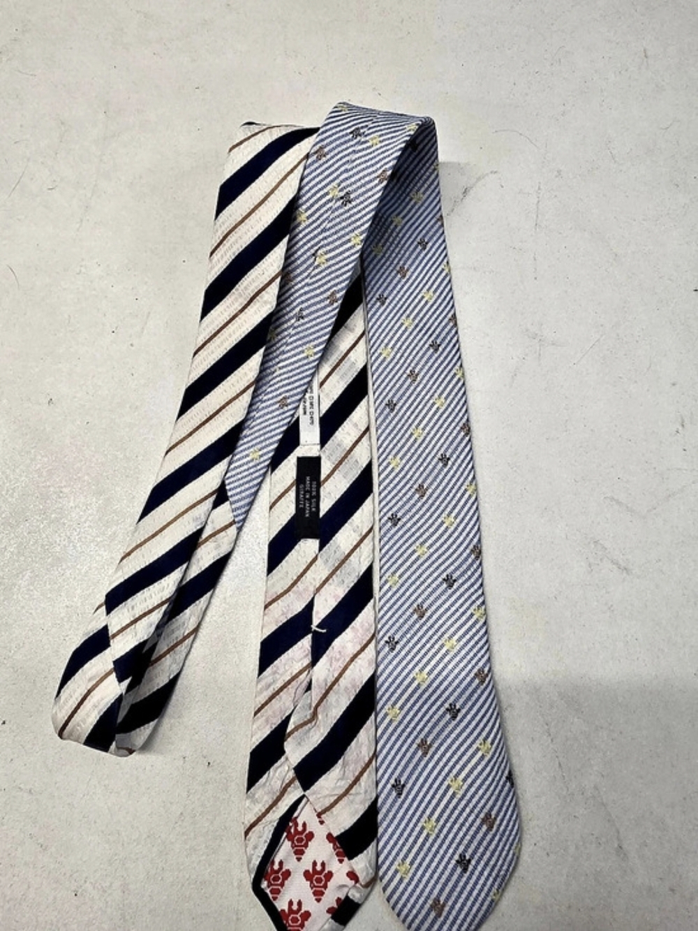 Giraffe 100% Silk Necktie Made in Japan Blue Bee Navy Striped Two Tone Tie